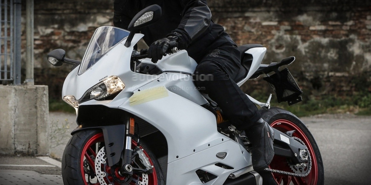 新舊難辨。DUCATI 959 Panigale 道路被捕
