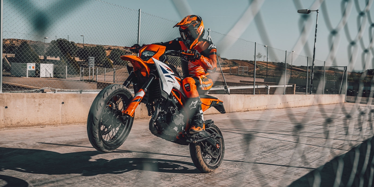 44匹、前後可調避震!KTM 390 SMC R / 125 SMC R 規格公開 正式發表