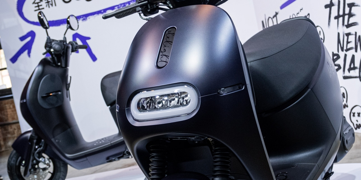 全新 Gogoro Delight「本色黑」全車黑化登場 首創「客製化刻字」!Gogoro史上最大規模降價 最高現省$7,180