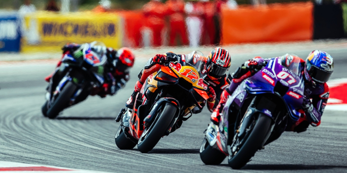 KTM × Tech3 續約！MotoGP 橘色陣營加泰站宣告工廠全支援，Honda 傳言就此終結