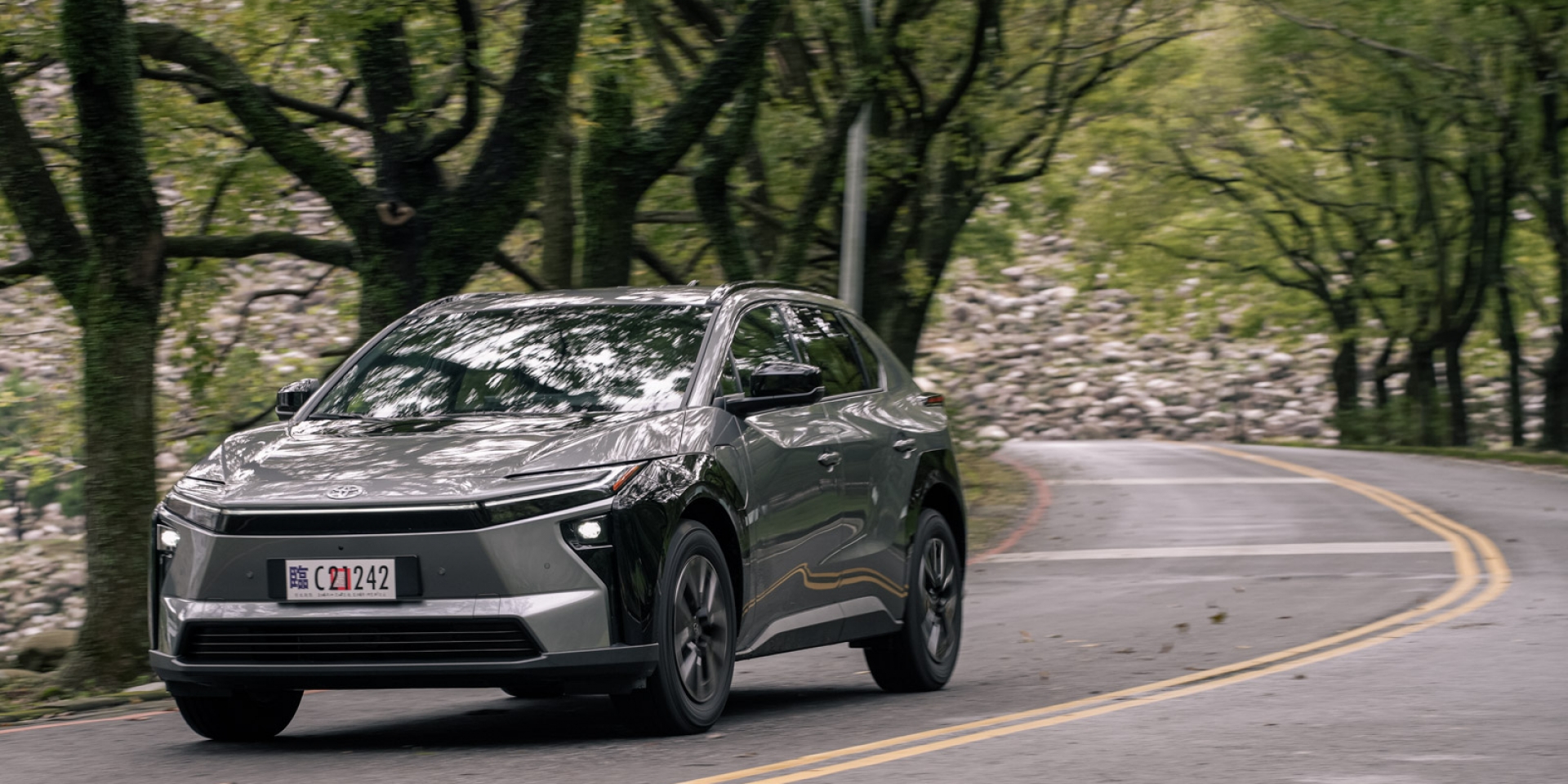 你想要的電動車配備他都有！Toyota bZ4X 油電休旅價格就成入主 續航 743 公里純電休旅