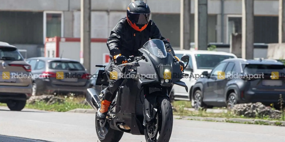 與990 Duke一同告別昆蟲燈!KTM RC 990測試車照曝光