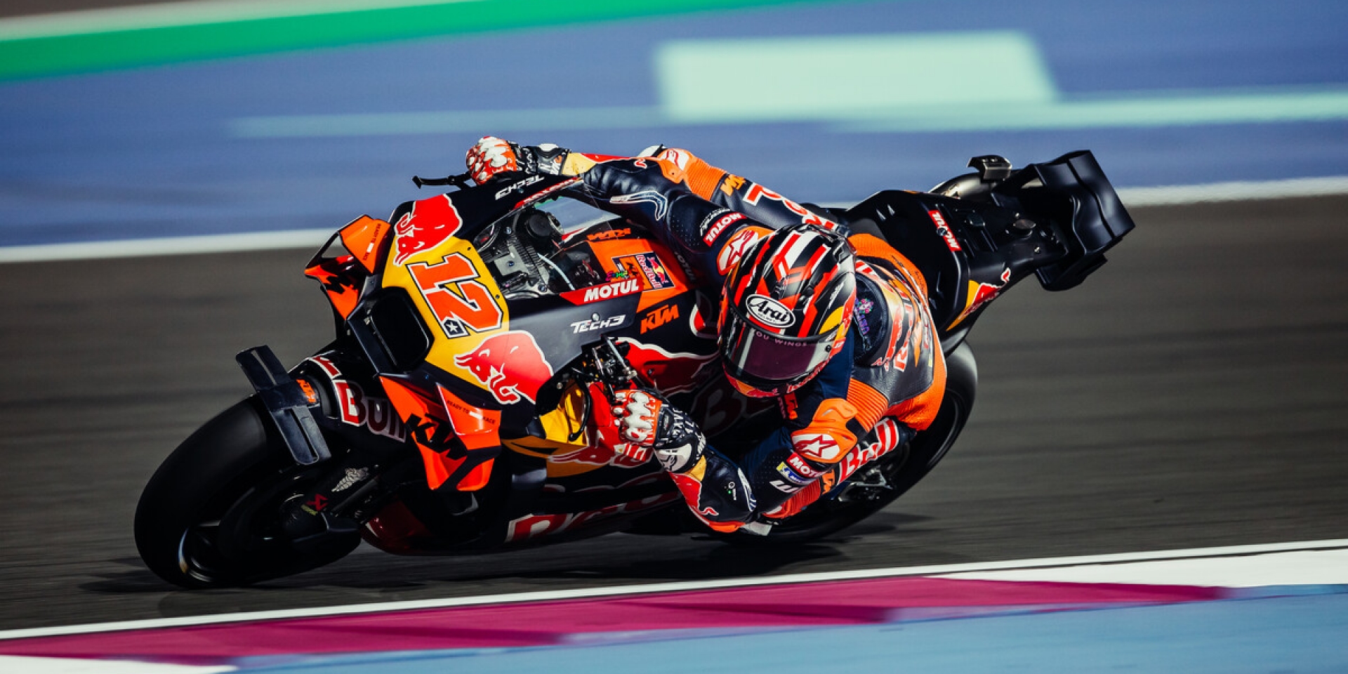 成為KTM的眼！Maverick Vinales用與Pedro Acosta完全不同的騎車方式帶來新視野！