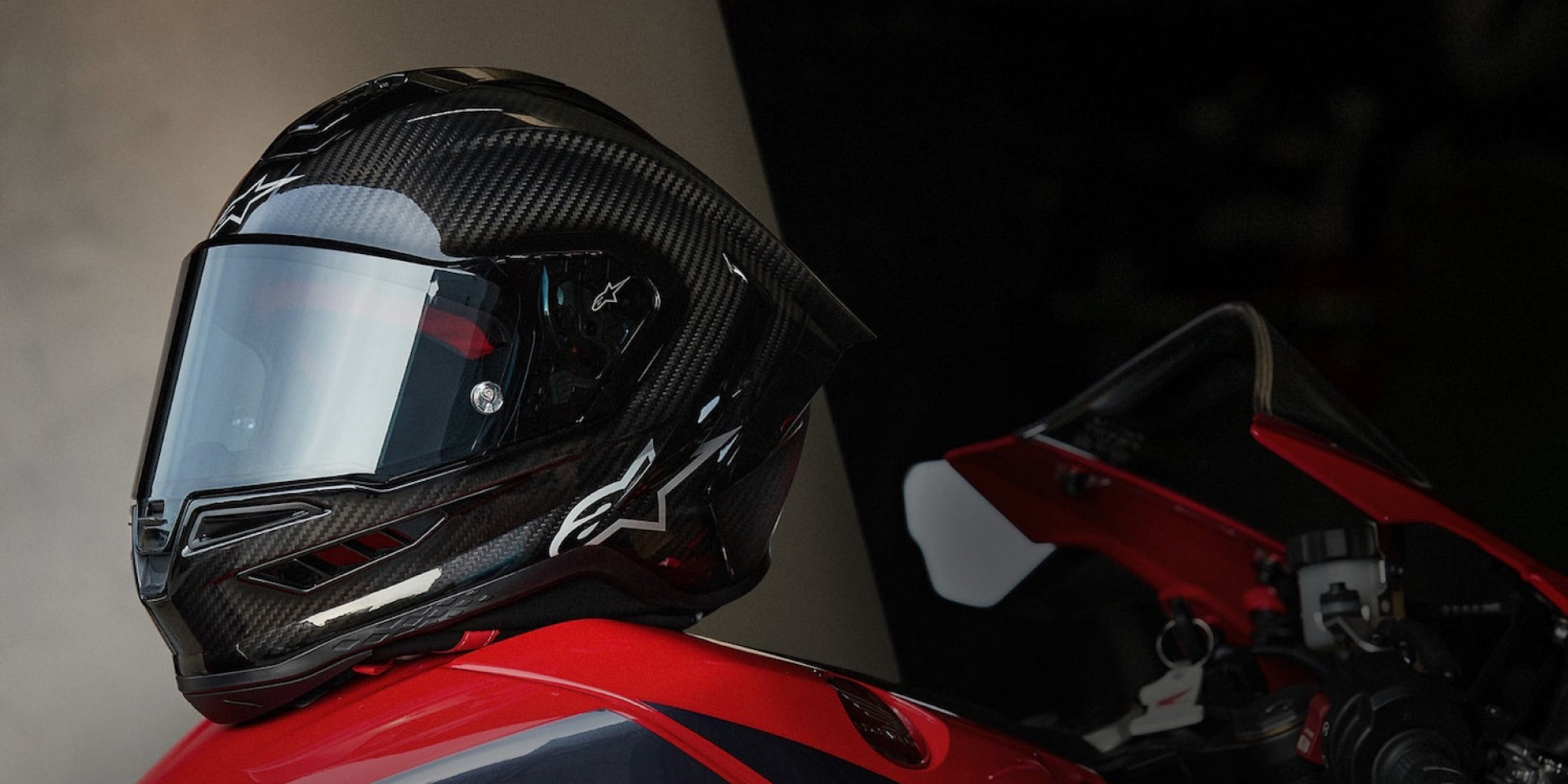 大橋重磅發表 Alpinestars S-R10：MotoGP 科技直送台灣，頂級賽道安全帽登場，為速度與安全設下全新標準！