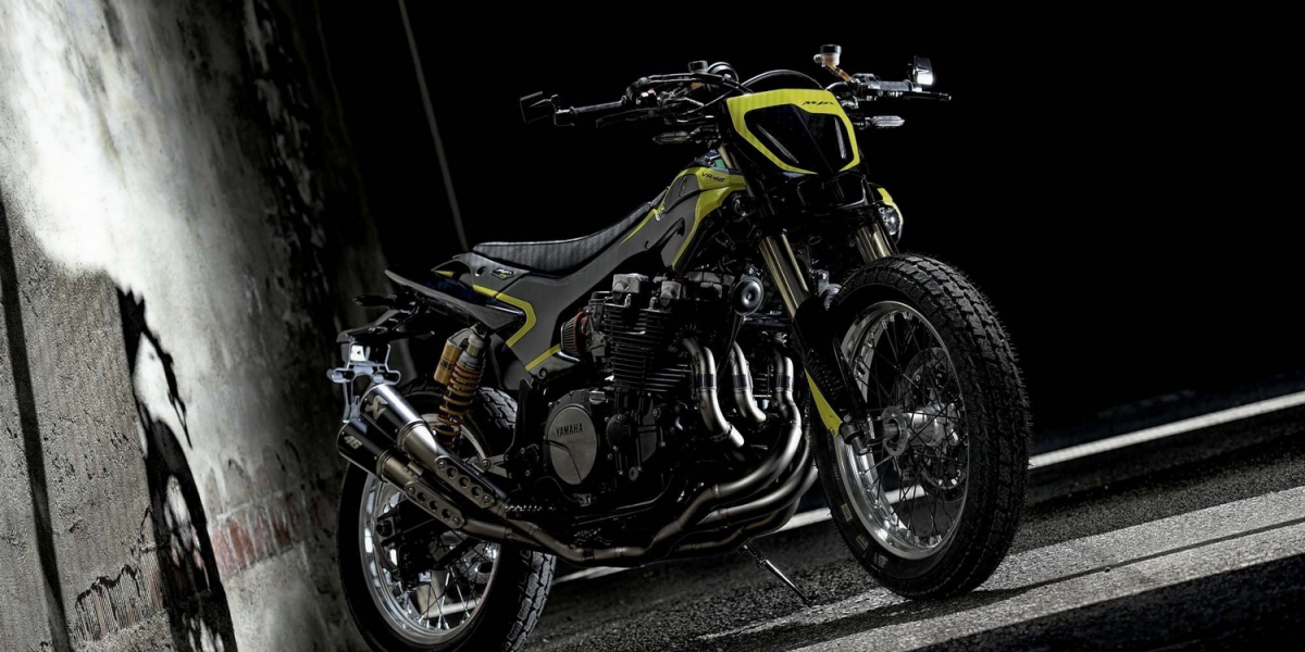 ROSSI的奇想改裝,VR46 x YAMAHA XJR1300爆改MYA泥地賽車!