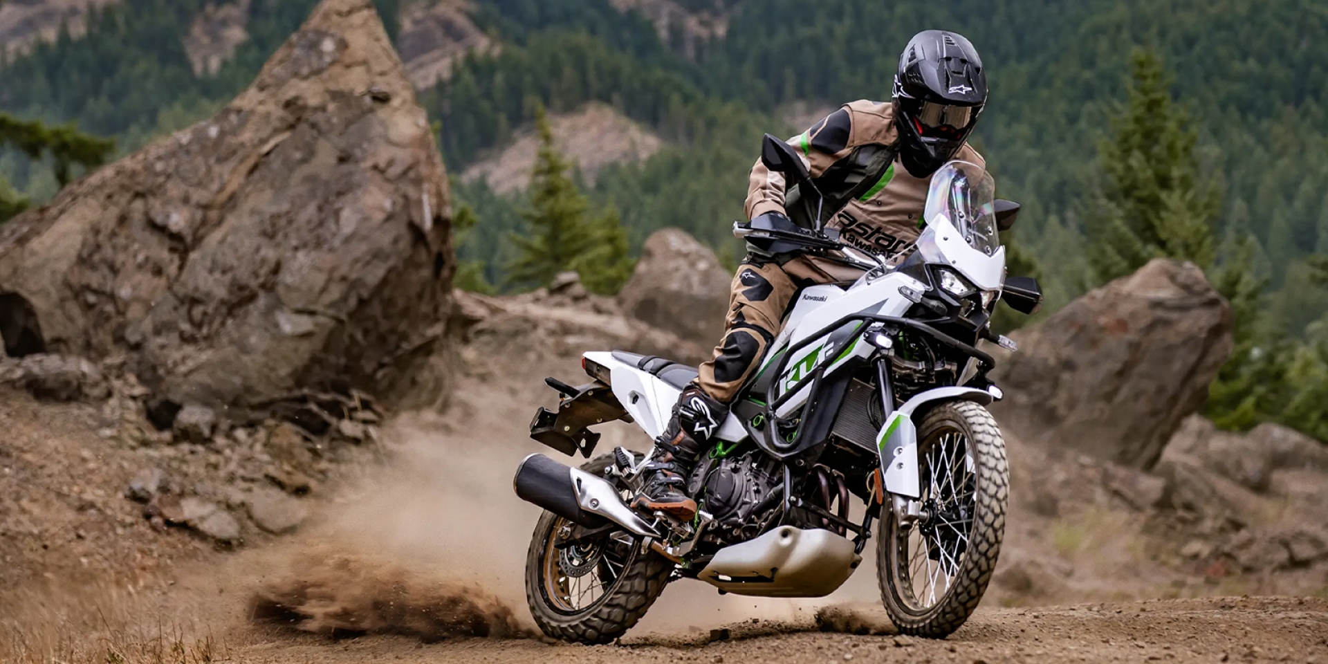 21/17鋼絲框、450c.c.雙缸、2026 Kawasaki KLE500 首次亮相:拉力魂爆發的中量級探險新星!