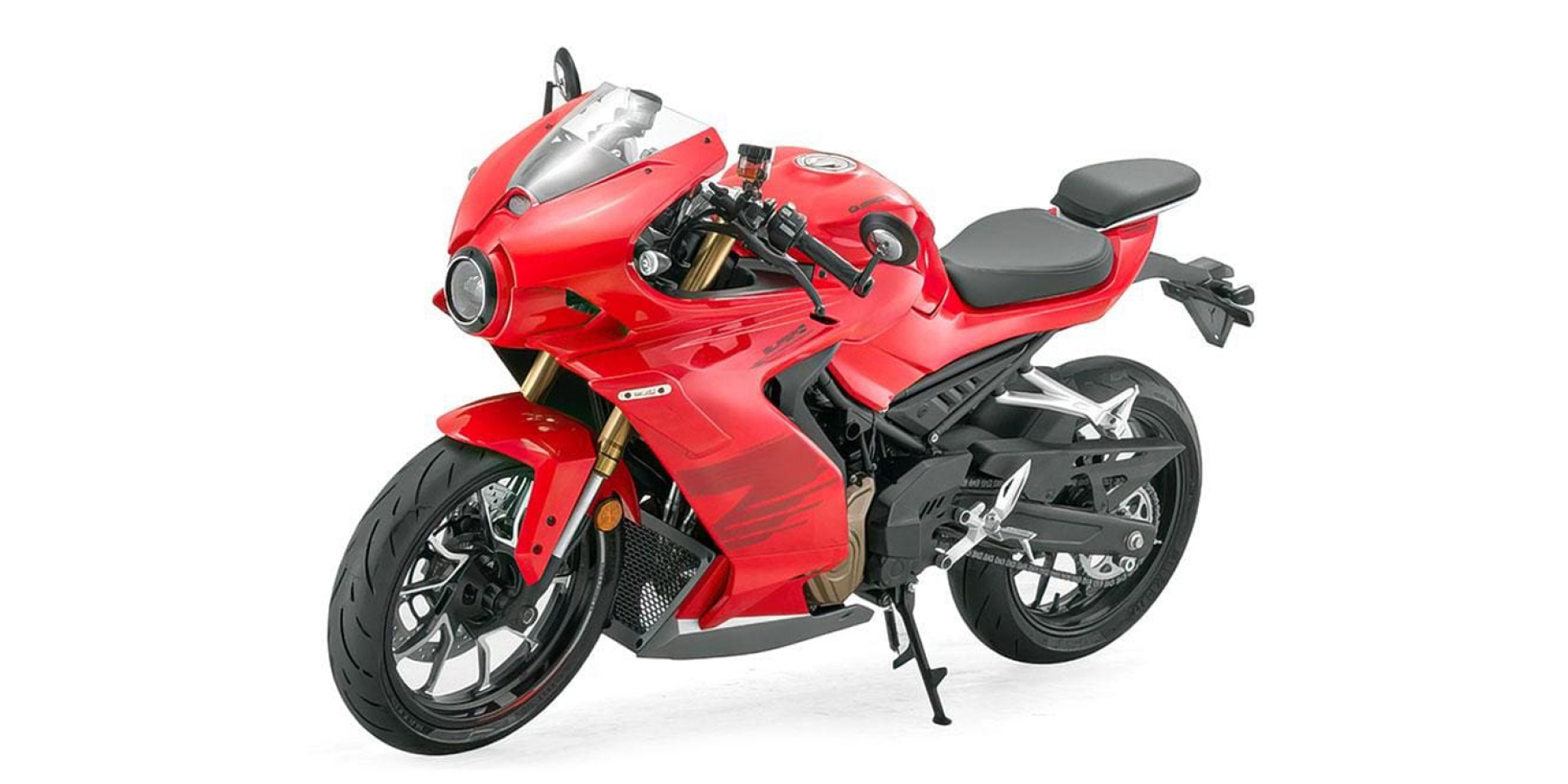 QJMotor Super4 曝光！縮小版 MV Agusta Superveloce，迷你仿賽準備上陣
