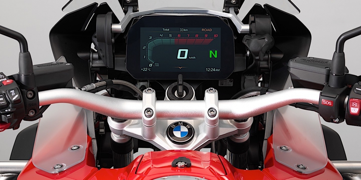 智慧儀表加持,BMW 將搭載新的6.5吋TFT全彩螢幕