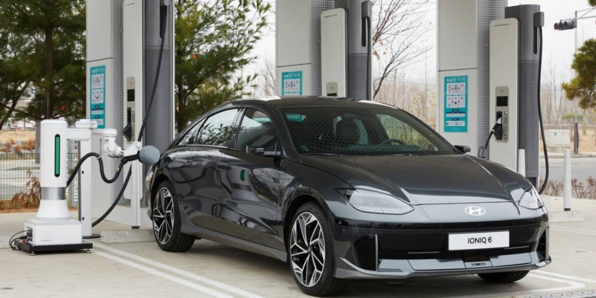 停好車就有機器人來幫你充電!Hyundai展示自動充電機器人技術