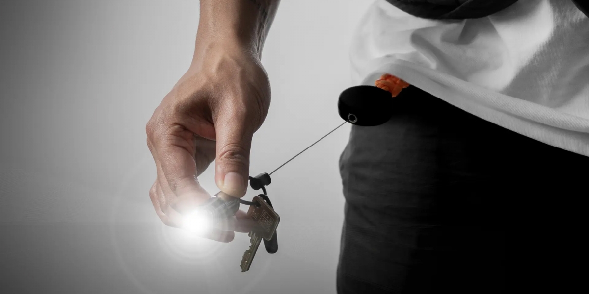 世界最小的燈「炮」!PicoTorch 迷你手電筒讓你的鑰匙圈發光發熱