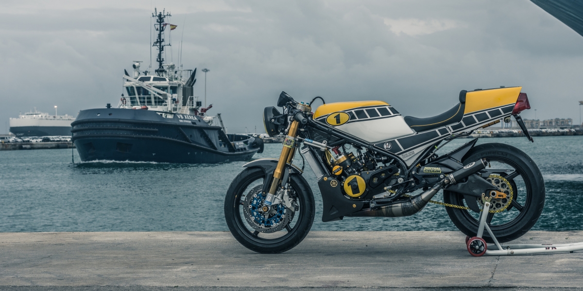 永恆的歷史軌跡。YAMAHA RD350 “Crazy Carbon”