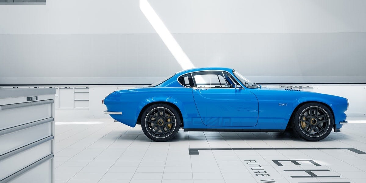 420HP、碳纖維車架。CYAN RACING「VOLVO P1800」50萬美元超限量復刻!
