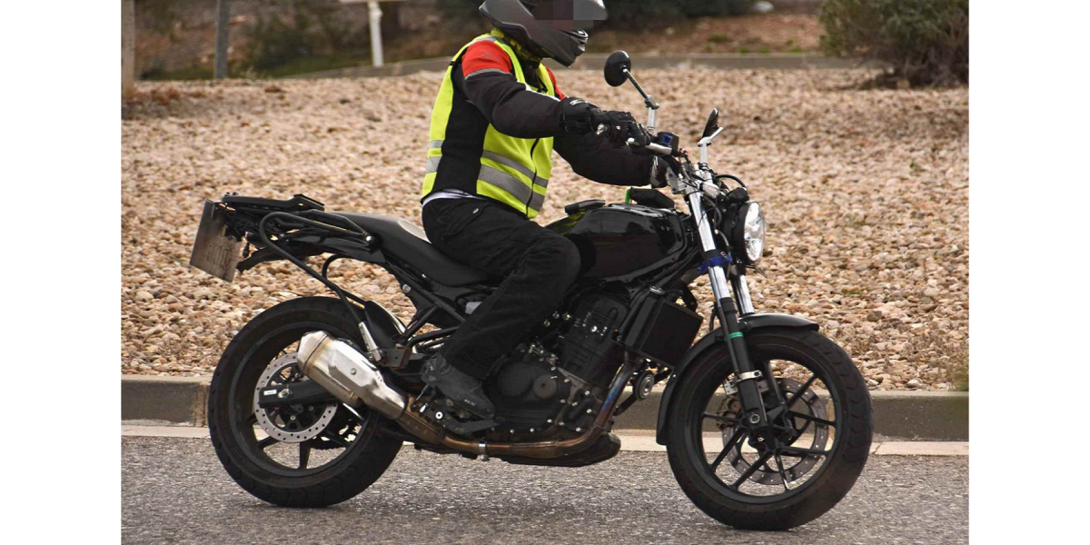 Royal Enfield Himalayan 450即將推出雙生車款?復古街車造型測試車身影曝光