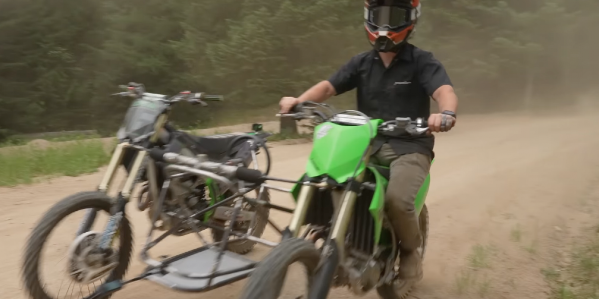 兩台越野車合體變卡丁車？瘋狂 DIY 玩家的車庫實驗