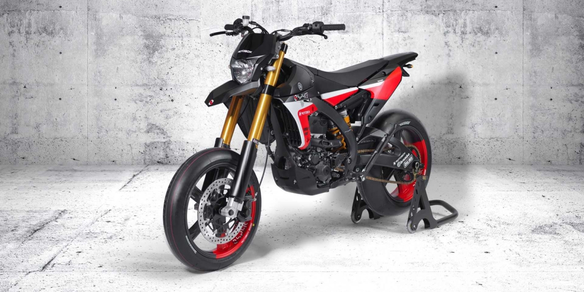 “碳”為觀止。ROTOBOX Splice Supermoto