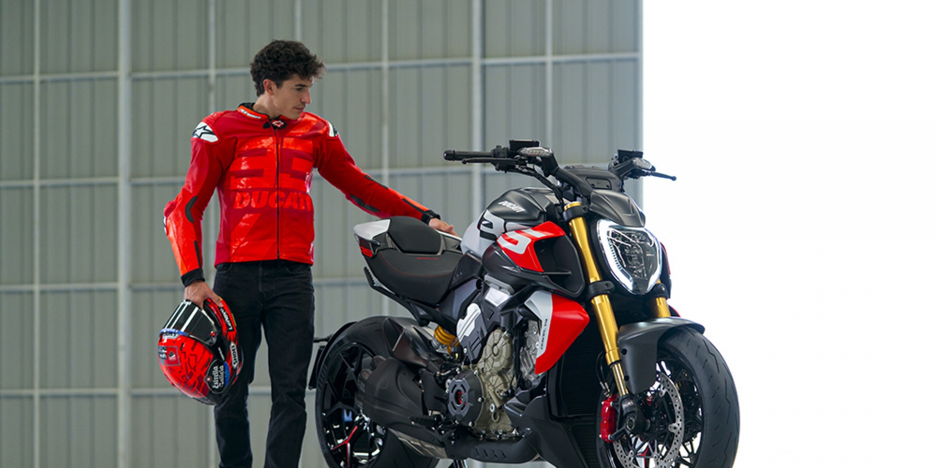 Marc Márquez 實測：Ducati Diavel V4 RS 打破加速紀錄，乾式離合聲浪熱血炸裂