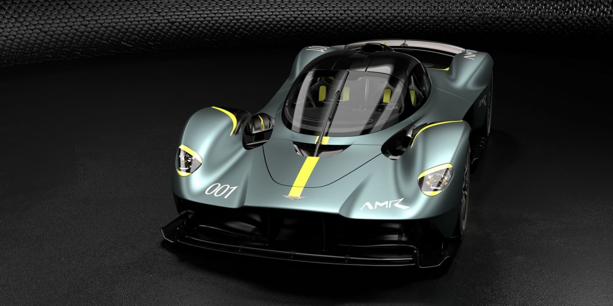 15萬英鎊的引擎當作茶几!Aston Martin Valkyrie車主就是狂!