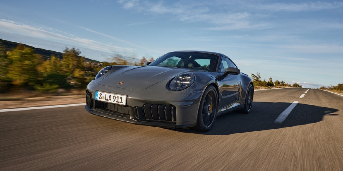 911 Carrera GTS:搭載全新輕量化 T-Hybrid 系統,配備全新開發 3.6 升六缸水平對臥引擎、電子渦輪增壓器與電動馬達