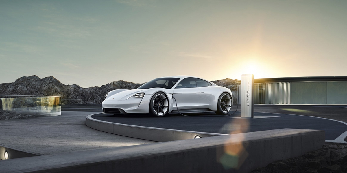 官方新聞稿。Porsche 公布最新車系命名 Mission E:保時捷旗下首款純電動力超跑正式命名為Taycan