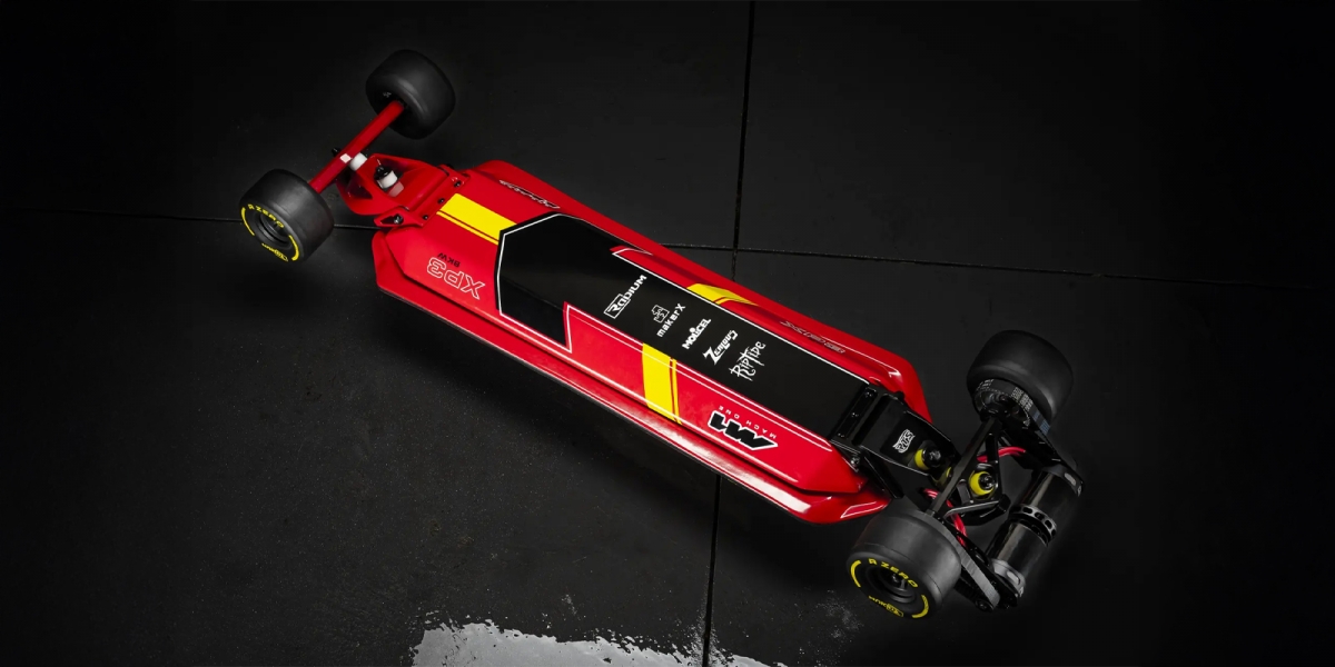 澳洲Mach One電動滑板:極速72公里、續航48公里,台幣10萬起跳的F1狂飆!