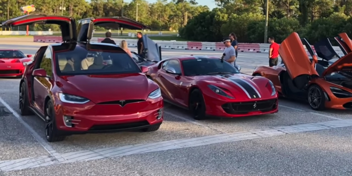 Ferrari 812對上Model X P100D,直線對決的結果誰贏?