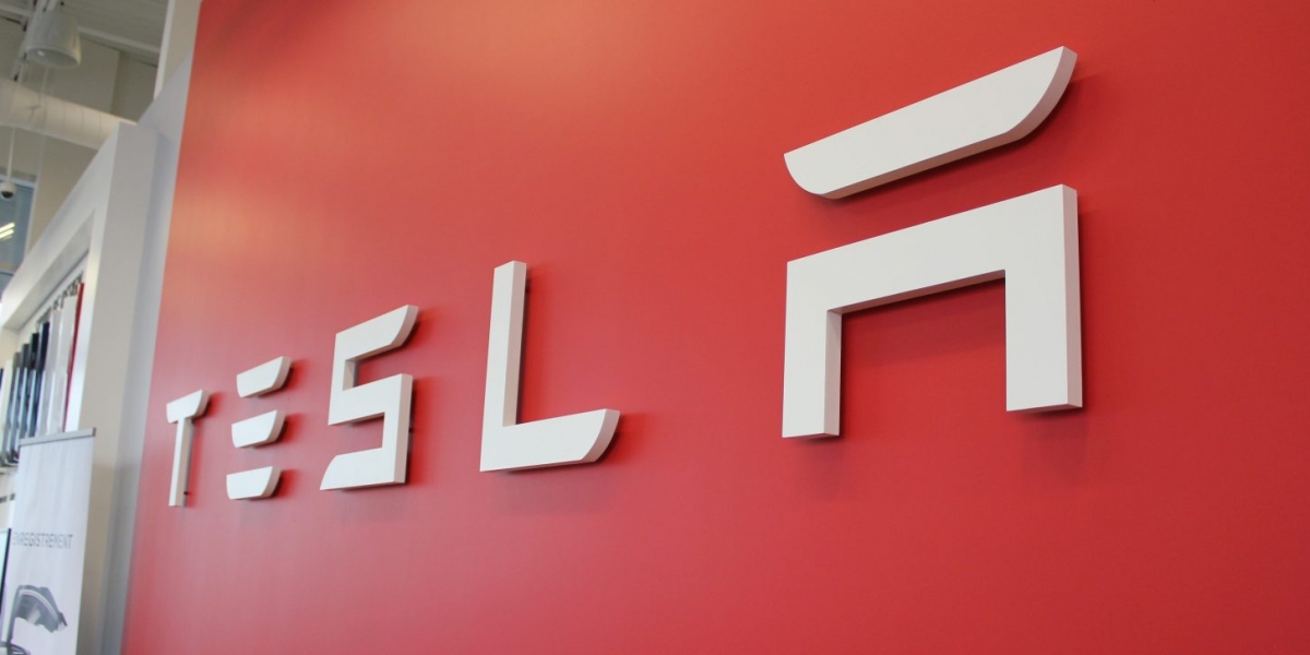 Tesla調整股價價格!一股拆分成五股!