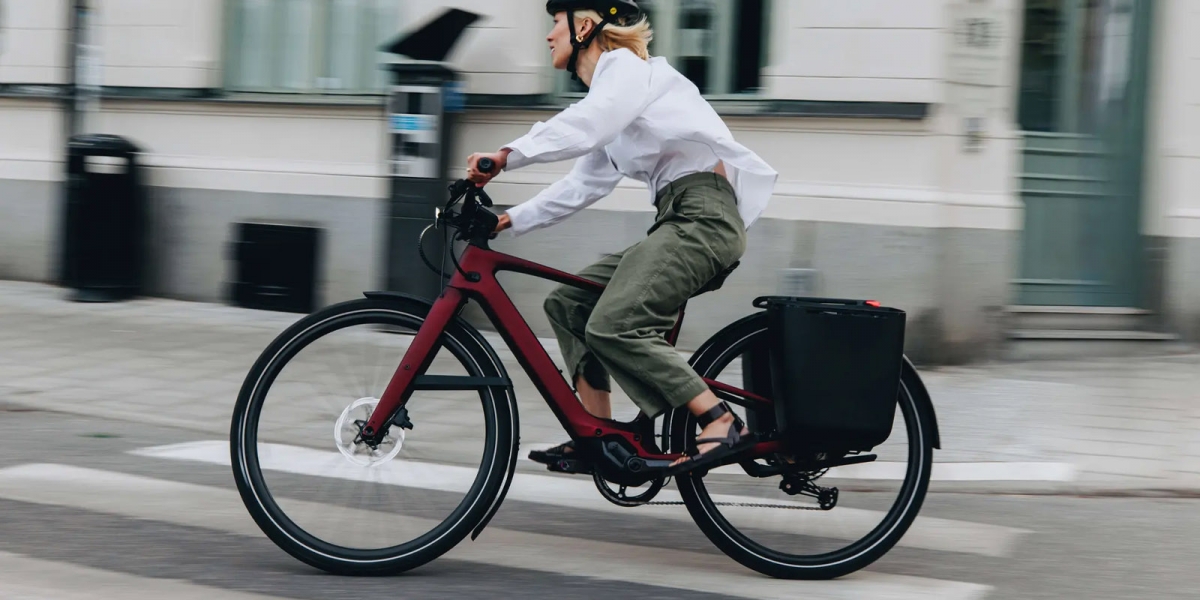 16公斤重、電力續航五小時!Specialized 全新碳纖維電動自行車系列亮相,