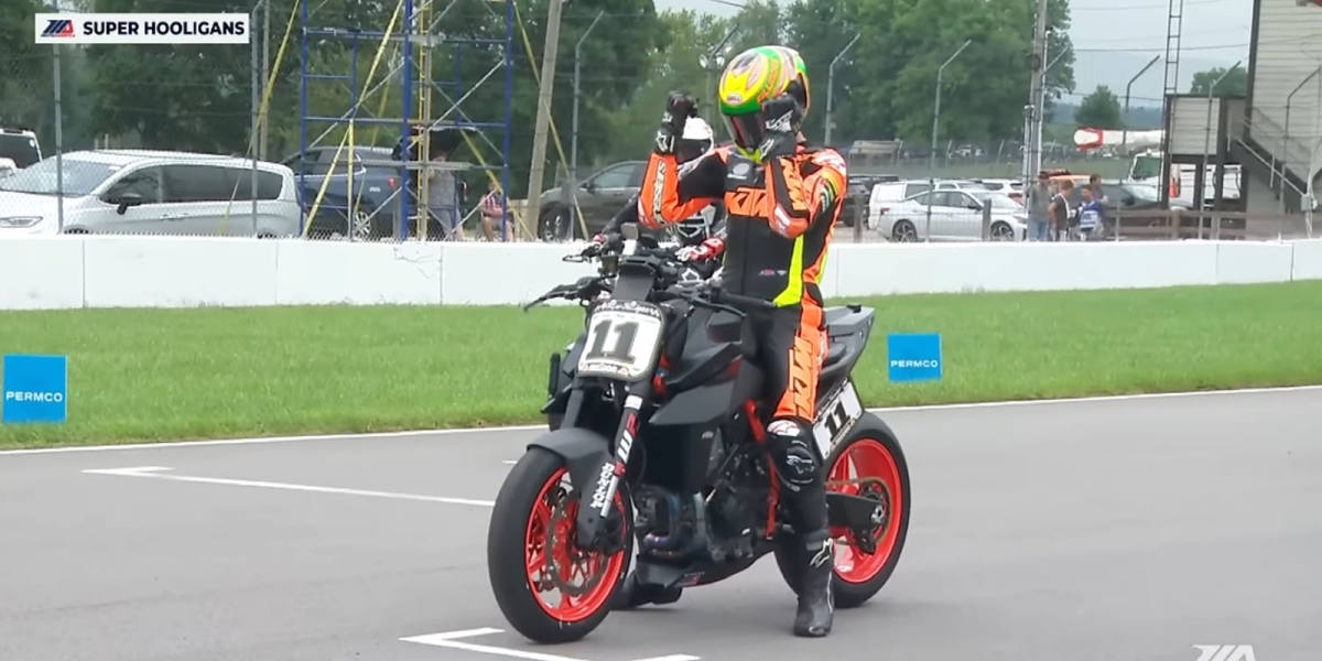 美國 Super Hooligans 賽事搶先曝光?2025 KTM 990 Duke R 車型認證現蹤