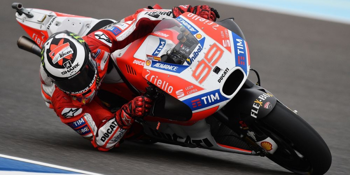 Lorenzo 建議照著YAMAHA 的方式改良賽車