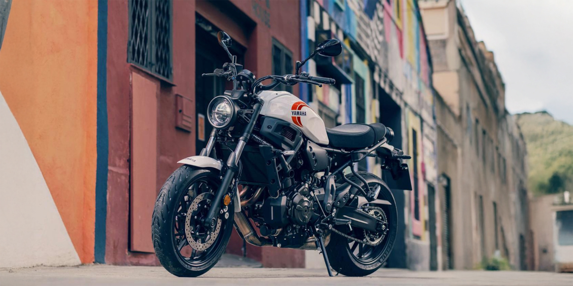 YAMAHA XSR700全新藍色亮相！感受不一樣的復古魅力