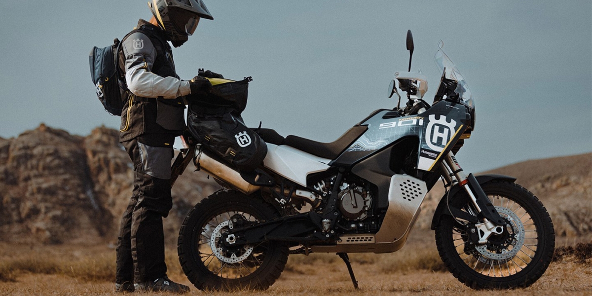 全可調懸吊、長風鏡、側包導入!Husqvarna Norden 901 Expedition 海外發表