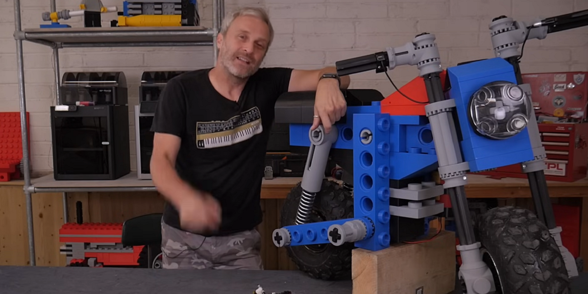 讓你的積木動起來!國外YouTuber Matt Denton組裝出能實際騎乘的LEGO積木Monkey Bike