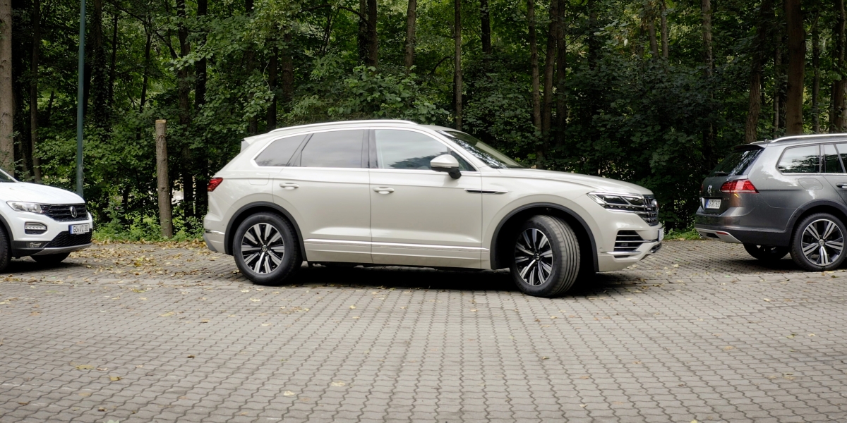 用手機幫你停車!Volkswagen推出「遙控」自動停車系統