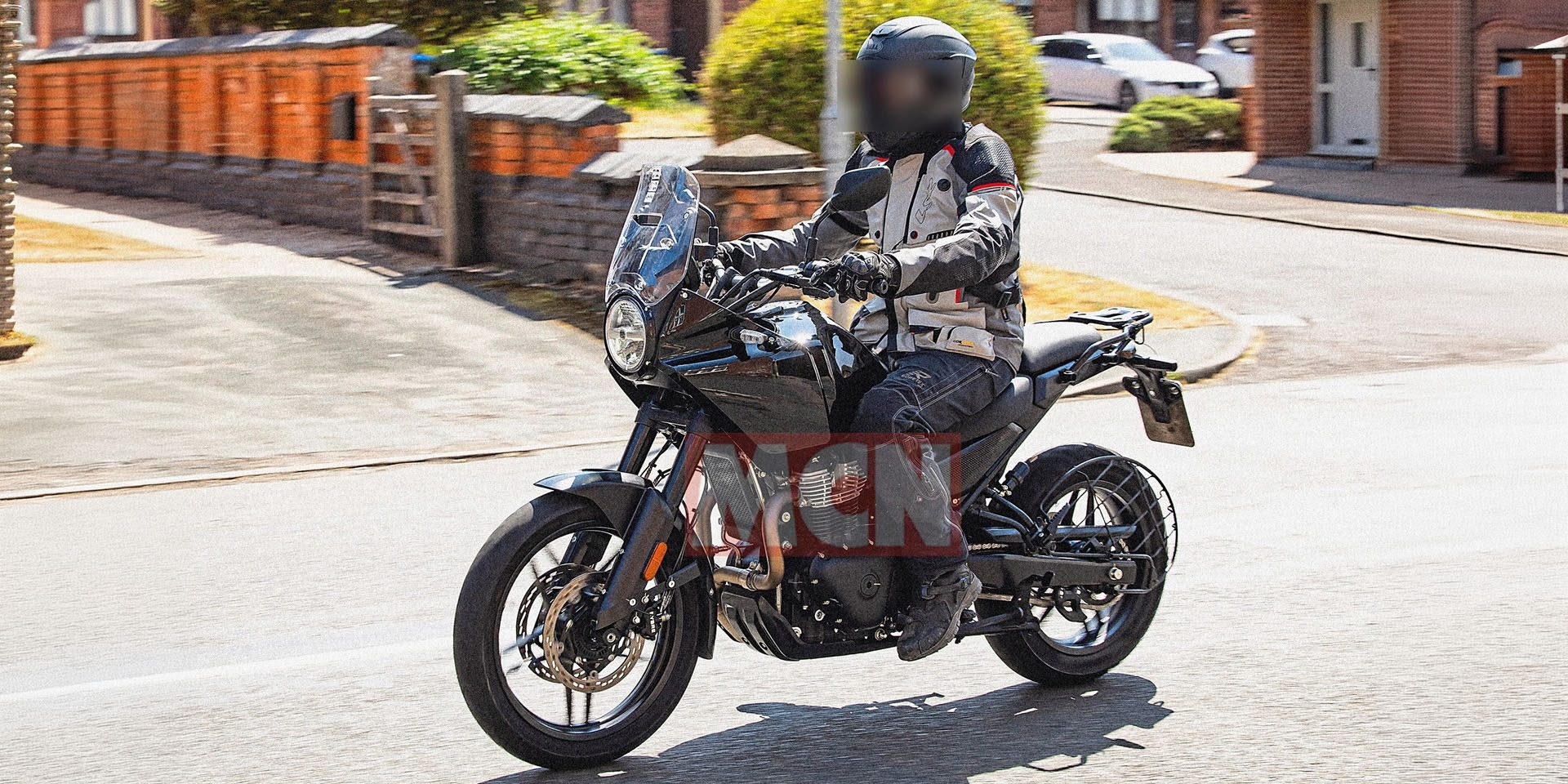 終於升級雙缸！Royal Enfield Himalayan 750 偽裝車捕獲，預期馬力突破67匹，最快米蘭車展亮相