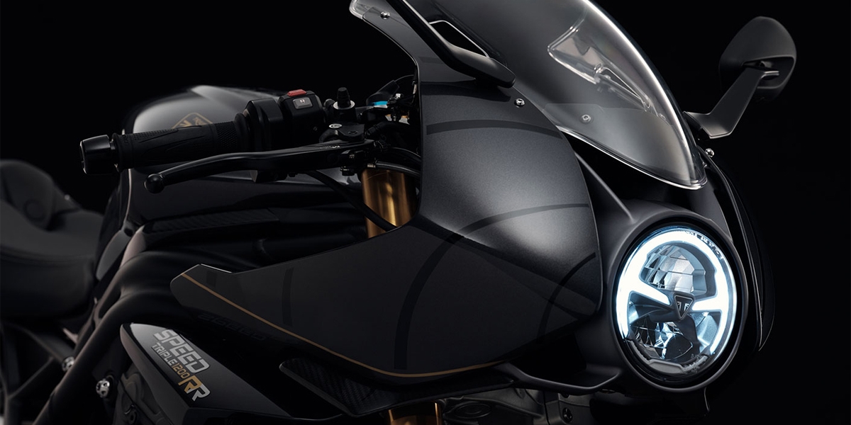 龐德專屬復古仿賽!Triumph Speed Triple 1200 RR Bond Edition 80萬台幣限量上市