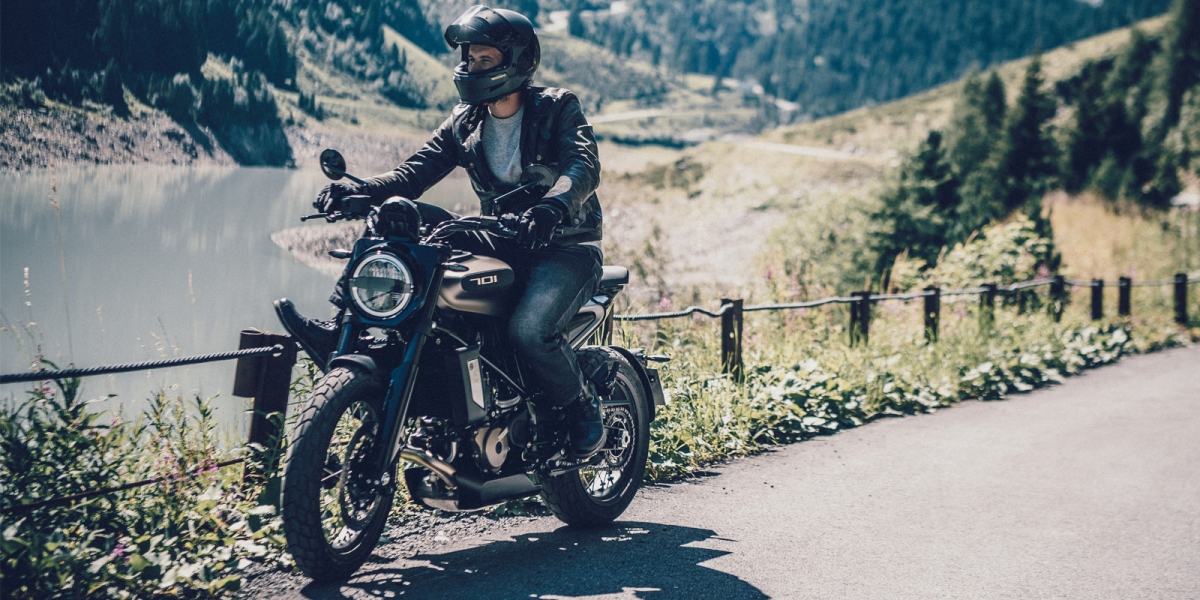復古衣著又一發!Husqvarna聯名Rev'it推出Pursuit系列部品