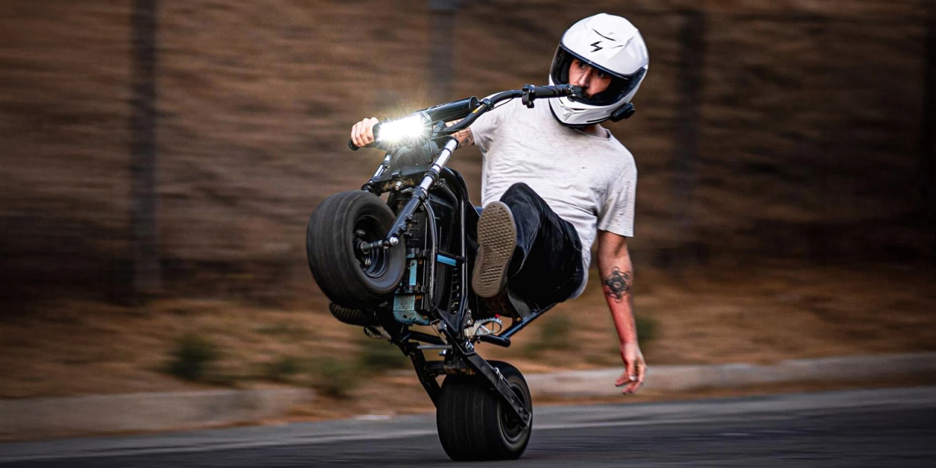 不用練就能一鍵翹孤輪？Wheelie Fun Bike ：時速 56 公里、續航 48 公里、搭載 IMU 內建兩種孤輪模式！