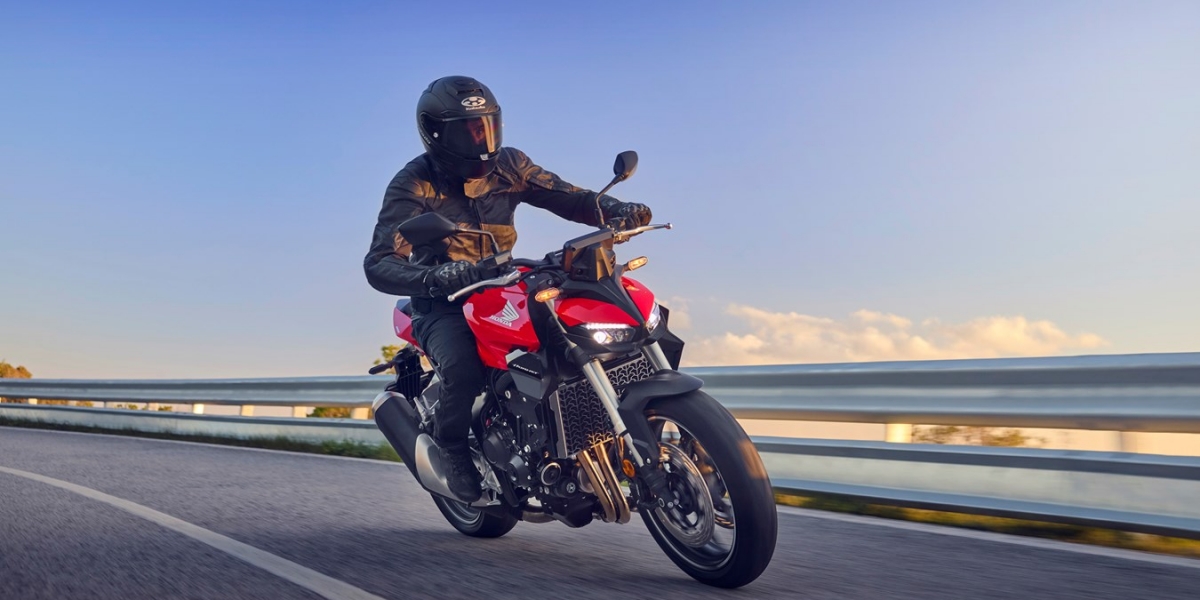 Honda CB1000 Hornet 強勢登場:街頭霸王的極致魅力