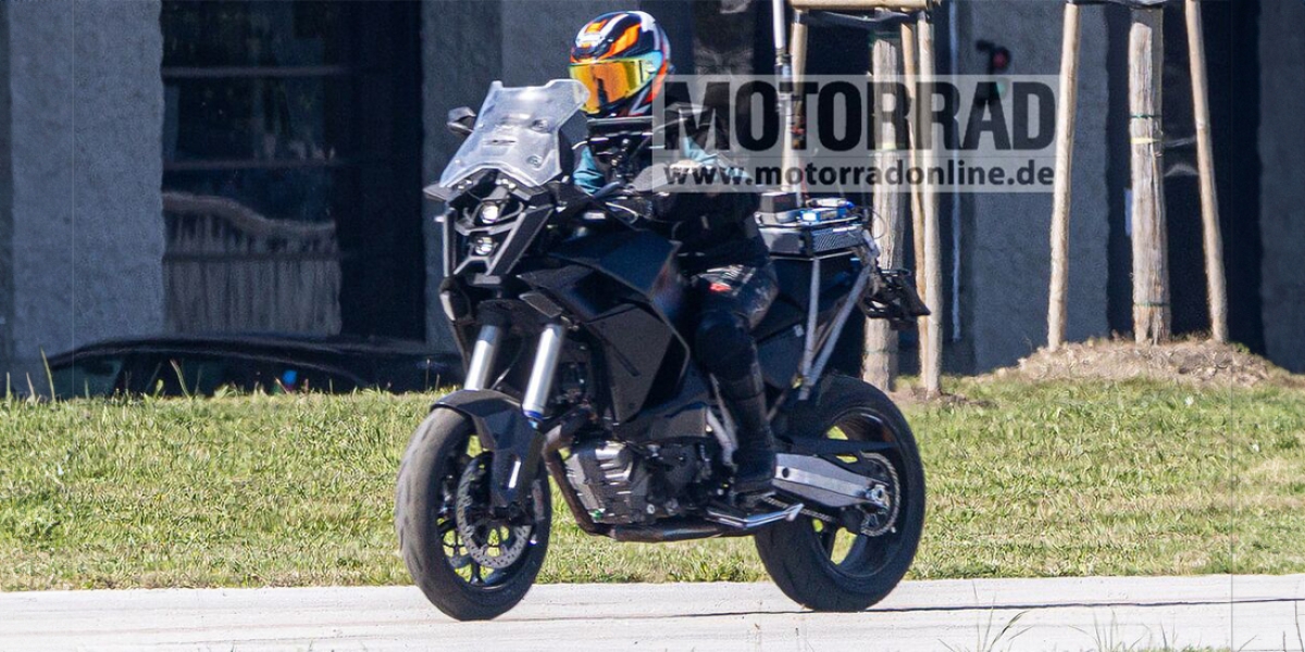 190匹、外骨骼異形頭、17吋運動胎!KTM 1390 SMT「暴力滑胎ADV」間諜照曝光