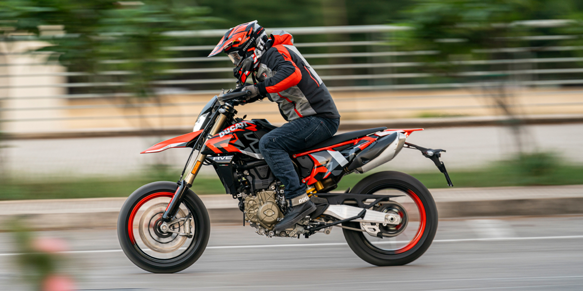 地表最強單缸引擎上身!Ducati Hypermotard 698正式發表