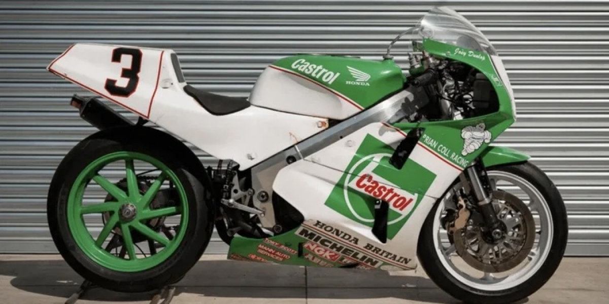 買的是V4神話！曼島神人 Joey Dunlop 御用 Honda RC30 準備結標