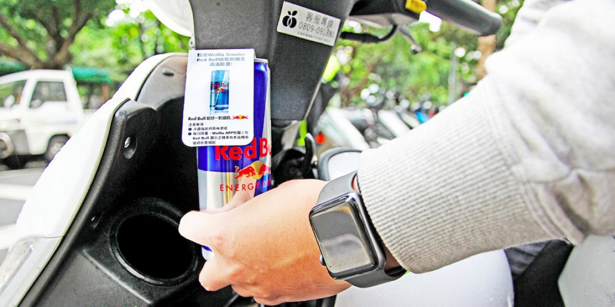 官方新聞稿。上班族累了嗎?WeMo Scooter X Red Bull 能量車限量上線 智慧租借免費喝Red Bull
