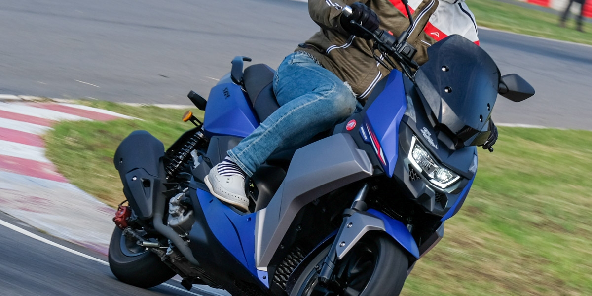 馬力重量比同級最強!宏佳騰「STR 250」12.98萬發表上市,STR 300、3D-350R、Ai-1 Ultra Belt同步推出25週年紀念版