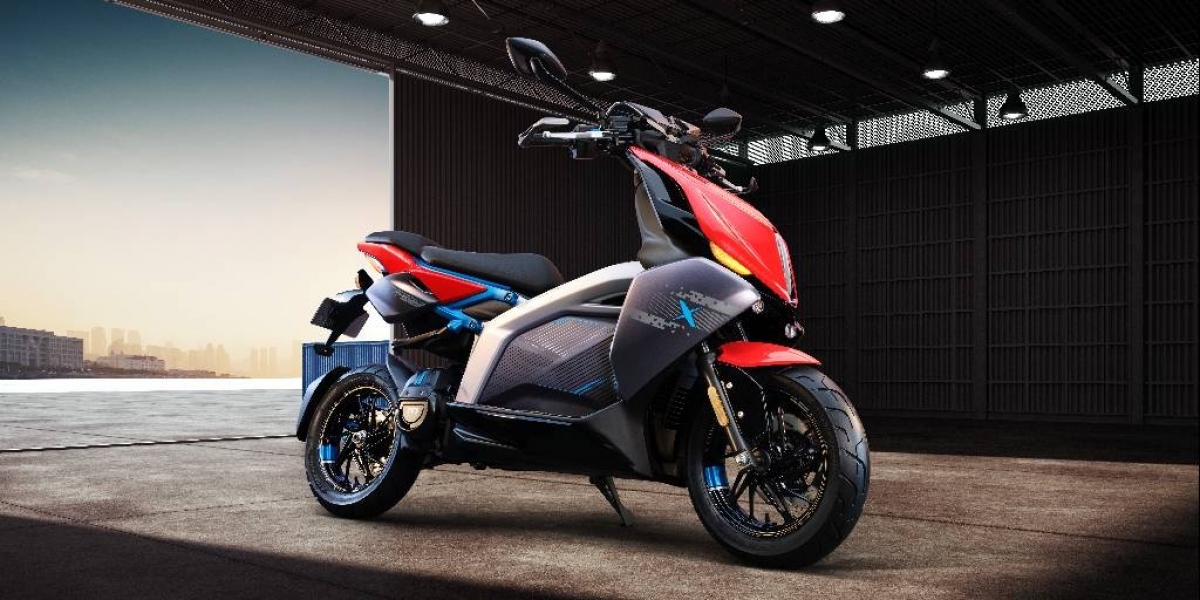 TVS X 電動速克達:14.3匹馬力、極速105公里、續航140公里,ABS、防撞警告、10.25寸TFT儀表還能打遊戲、看影片!