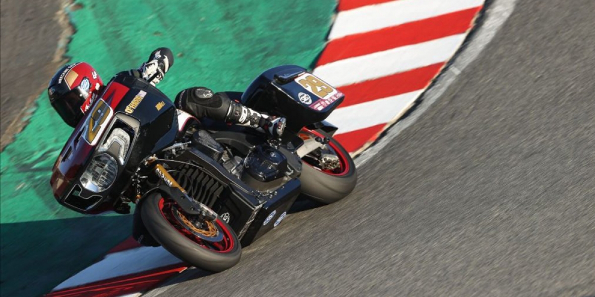 螺旋彎磨側箱!MotoAmerica King of the Bagger首戰開跑
