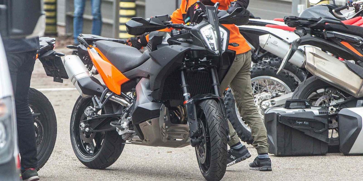 滑胎版準備上市?KTM 890 ADVENTURE 改款間諜照曝光