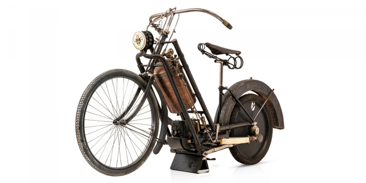 130年前的機車長怎樣?Hildebrand & Wolfmüller 雙缸古董車630萬天價售出