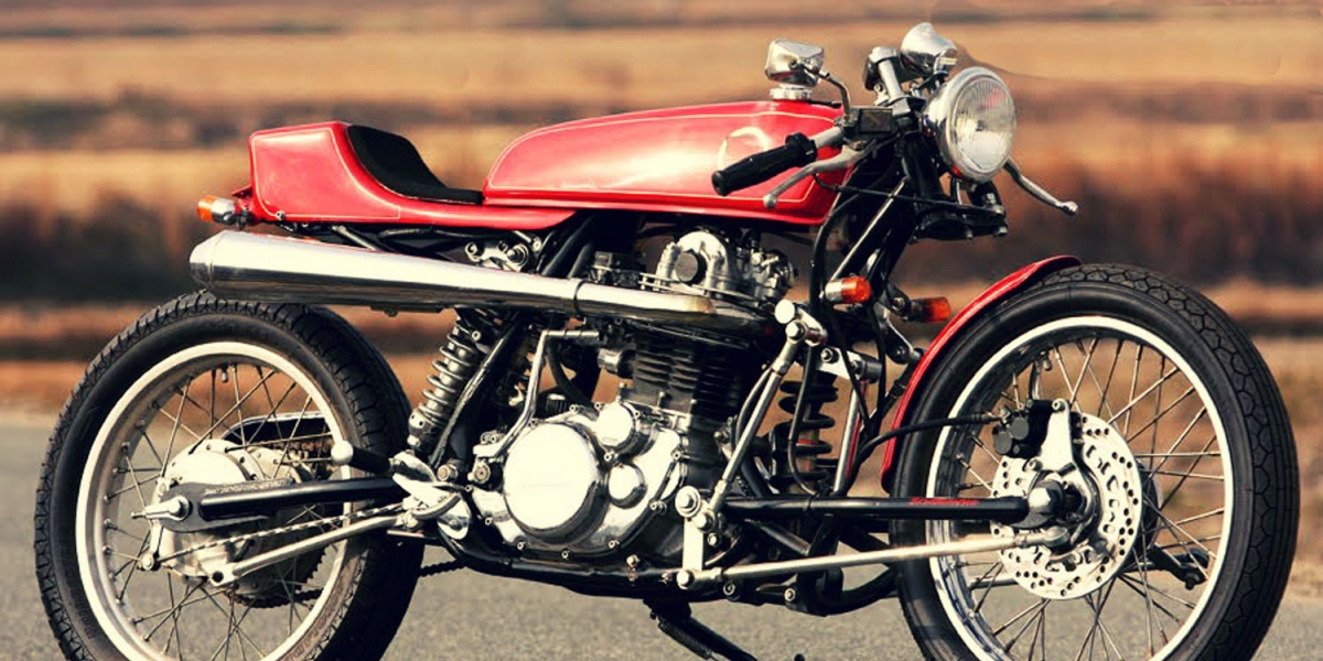 前搖臂再現。經典車款SR400極致改裝