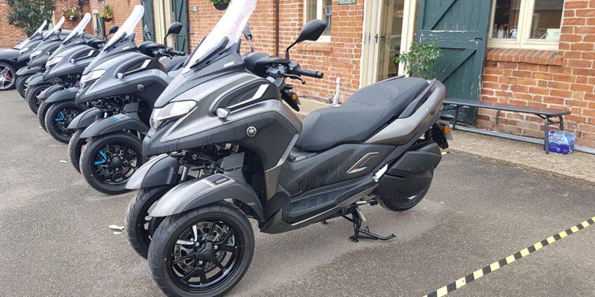 超高穩定性、溫順動力表現。YAMAHA Tricity 300「三輪黃羊」外媒試乘評測!