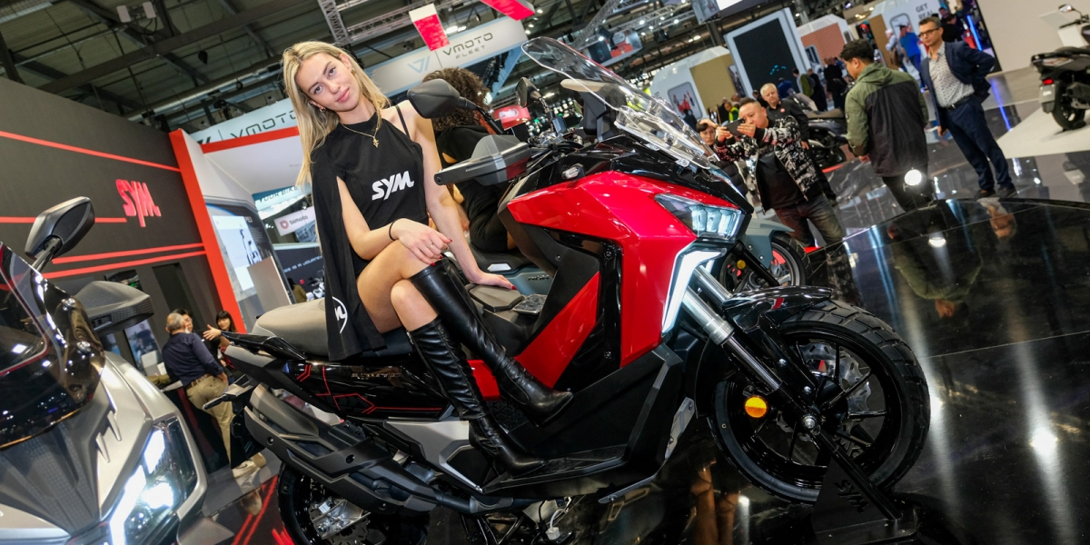 一公升125公里油電概念車、ADXTG 400 跨界羊!2023 SYM 米蘭車展多款新車亮相